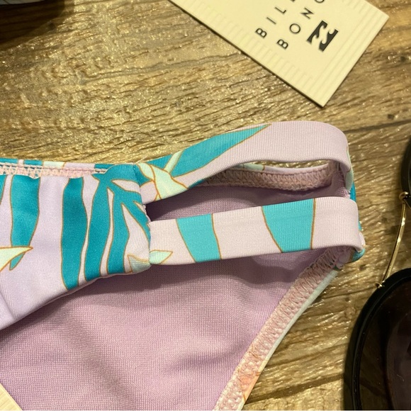 🦋 Billabong Lilac Floral Bikini 👙☀️ - Picture 6 of 11
